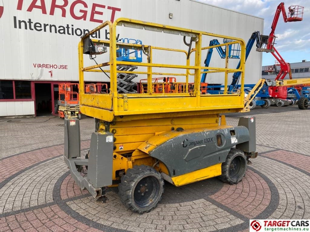 Haulotte Compact 12DX Diesel 4x4 Scissor Work Lift 1206cm - Makasli platform: fotoğraf 1 Haulotte Compact 12DX Diesel 4x4 Scissor Work Lift 1206cm - Makasli platform: fotoğraf 1