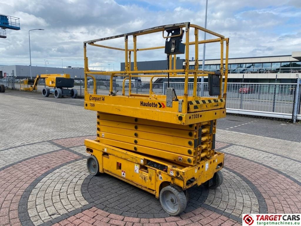 Haulotte Compact 14 Electric Scissor Work Lift 1385cm - Makasli platform: fotoğraf 2 Haulotte Compact 14 Electric Scissor Work Lift 1385cm - Makasli platform: fotoğraf 2
