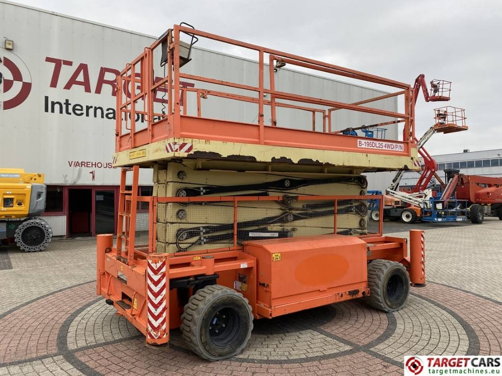 Holland Lift B195DL-25 Diesel 4x4 Scissor Work Lift 2150cm - Makasli platform: fotoğraf 1 Holland Lift B195DL-25 Diesel 4x4 Scissor Work Lift 2150cm - Makasli platform: fotoğraf 1
