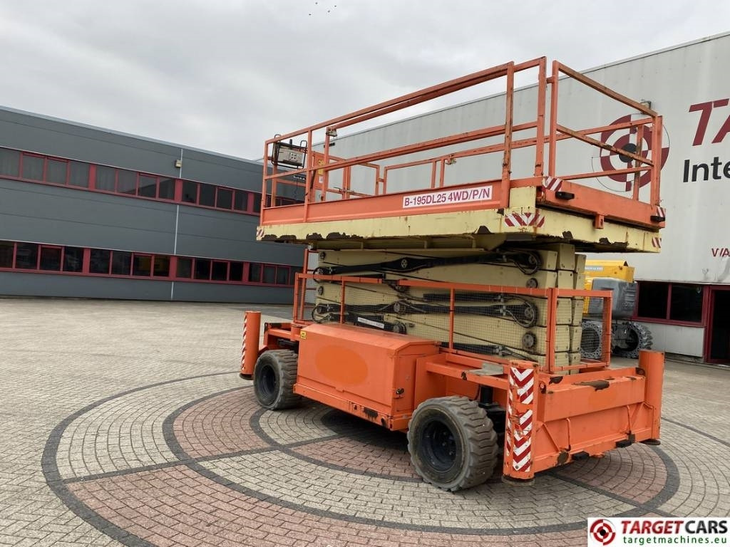 Holland Lift B195DL-25 Diesel 4x4 Scissor Work Lift 2150cm - Makasli platform: fotoğraf 4 Holland Lift B195DL-25 Diesel 4x4 Scissor Work Lift 2150cm - Makasli platform: fotoğraf 4