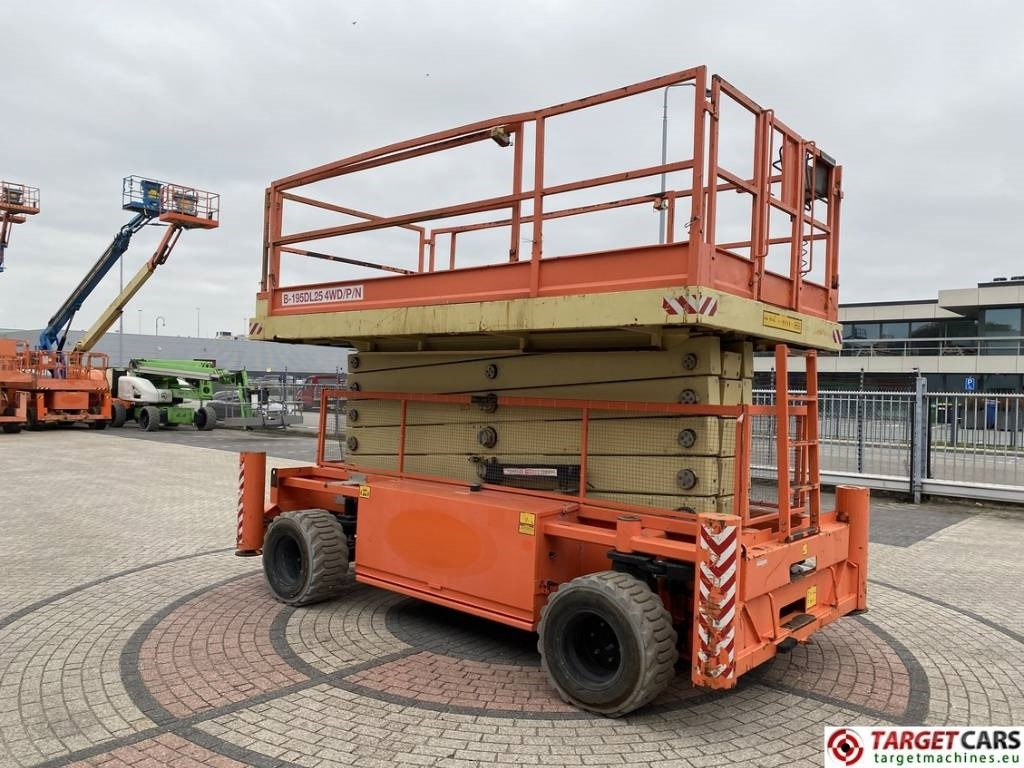 Holland Lift B195DL-25 Diesel 4x4 Scissor Work Lift 2150cm - Makasli platform: fotoğraf 2 Holland Lift B195DL-25 Diesel 4x4 Scissor Work Lift 2150cm - Makasli platform: fotoğraf 2