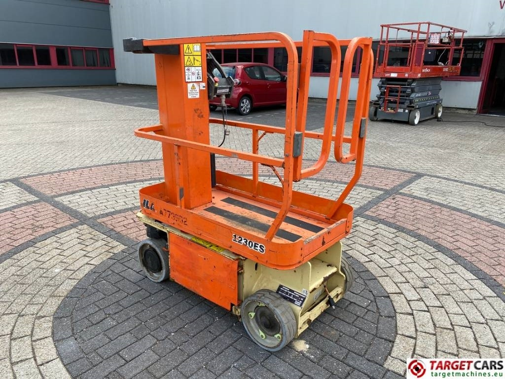 JLG 1230ES Electric Vertical Mast Work Lift 566cm - Dikey platform: fotoğraf 4 JLG 1230ES Electric Vertical Mast Work Lift 566cm - Dikey platform: fotoğraf 4