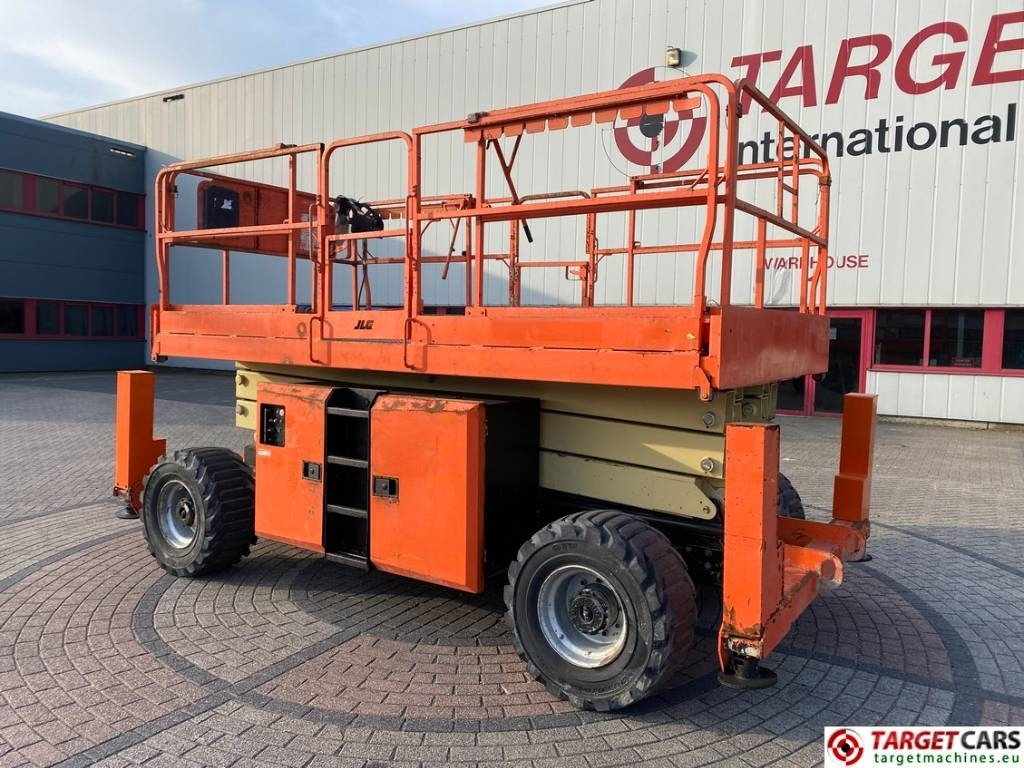 JLG 330LRT Diesel 4x4 Scissor Work Lift 1200cm - Makasli platform: fotoğraf 4 JLG 330LRT Diesel 4x4 Scissor Work Lift 1200cm - Makasli platform: fotoğraf 4