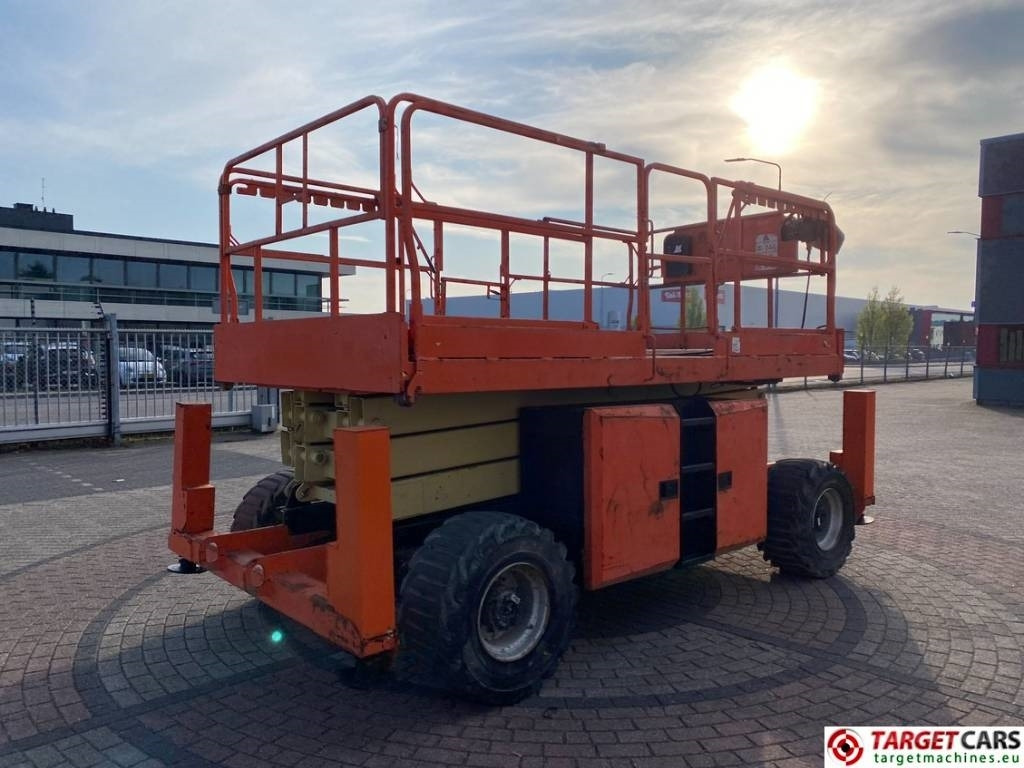 JLG 330LRT Diesel 4x4 Scissor Work Lift 1200cm - Makasli platform: fotoğraf 3 JLG 330LRT Diesel 4x4 Scissor Work Lift 1200cm - Makasli platform: fotoğraf 3