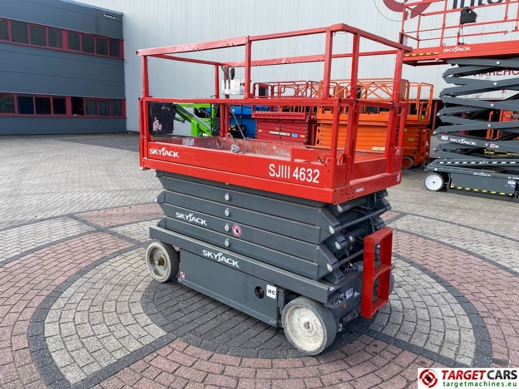 SkyJack SJ4632 Electric 4632 Scissor Work Lift 1170cm - Makasli platform: fotoğraf 4 SkyJack SJ4632 Electric 4632 Scissor Work Lift 1170cm - Makasli platform: fotoğraf 4