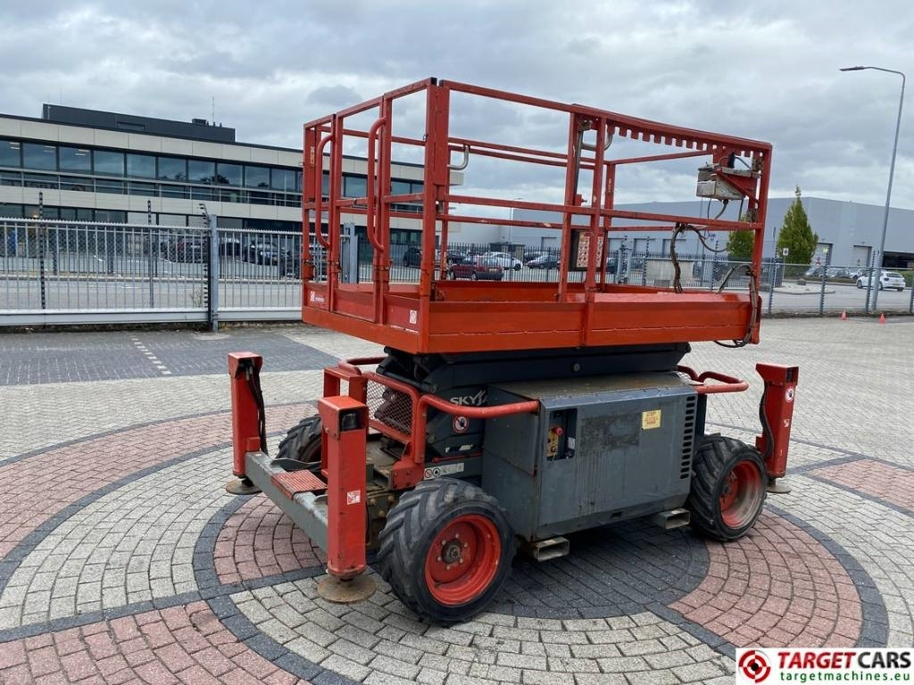 SkyJack SJ6832RT Diesel 4x4 Scissor 6832 Work Lift 1180cm - Makasli platform: fotoğraf 3 SkyJack SJ6832RT Diesel 4x4 Scissor 6832 Work Lift 1180cm - Makasli platform: fotoğraf 3