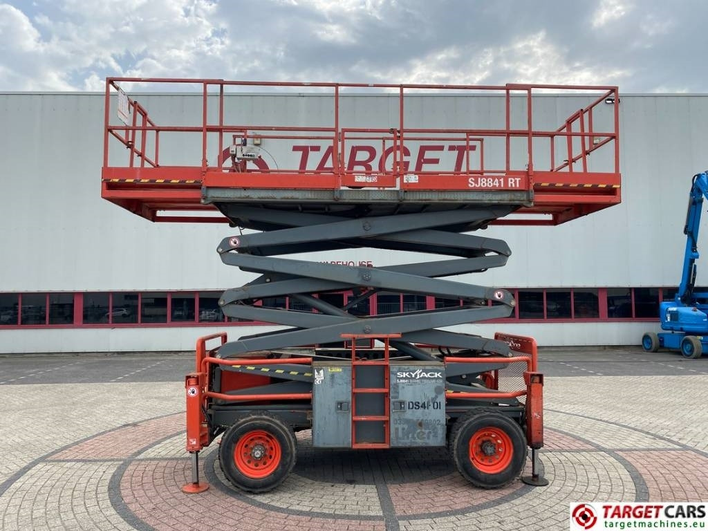 SkyJack SJ8841 RT Diesel 4x4 Scissor Work Lift 1430cm - Makasli platform: fotoğraf 5 SkyJack SJ8841 RT Diesel 4x4 Scissor Work Lift 1430cm - Makasli platform: fotoğraf 5