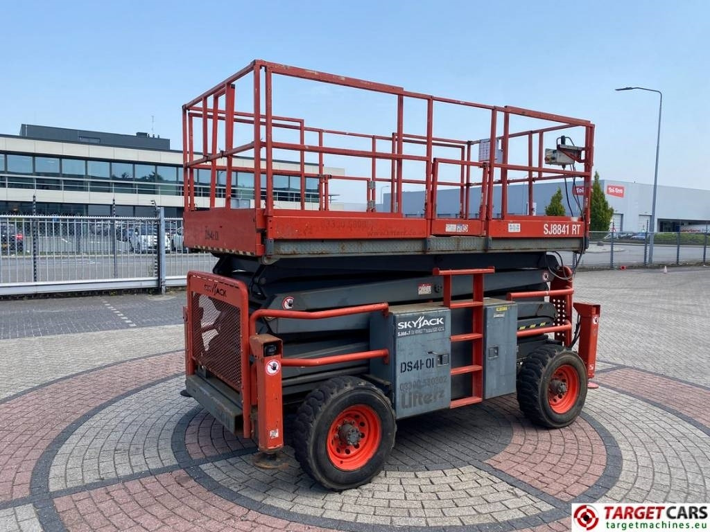 SkyJack SJ8841 RT Diesel 4x4 Scissor Work Lift 1430cm - Makasli platform: fotoğraf 3 SkyJack SJ8841 RT Diesel 4x4 Scissor Work Lift 1430cm - Makasli platform: fotoğraf 3