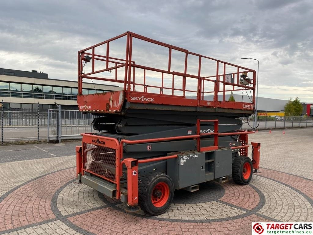 SkyJack SJ9250 RT Diesel 4x4 Scissor 9250 Work Lift 1720cm - Makasli platform: fotoğraf 3 SkyJack SJ9250 RT Diesel 4x4 Scissor 9250 Work Lift 1720cm - Makasli platform: fotoğraf 3