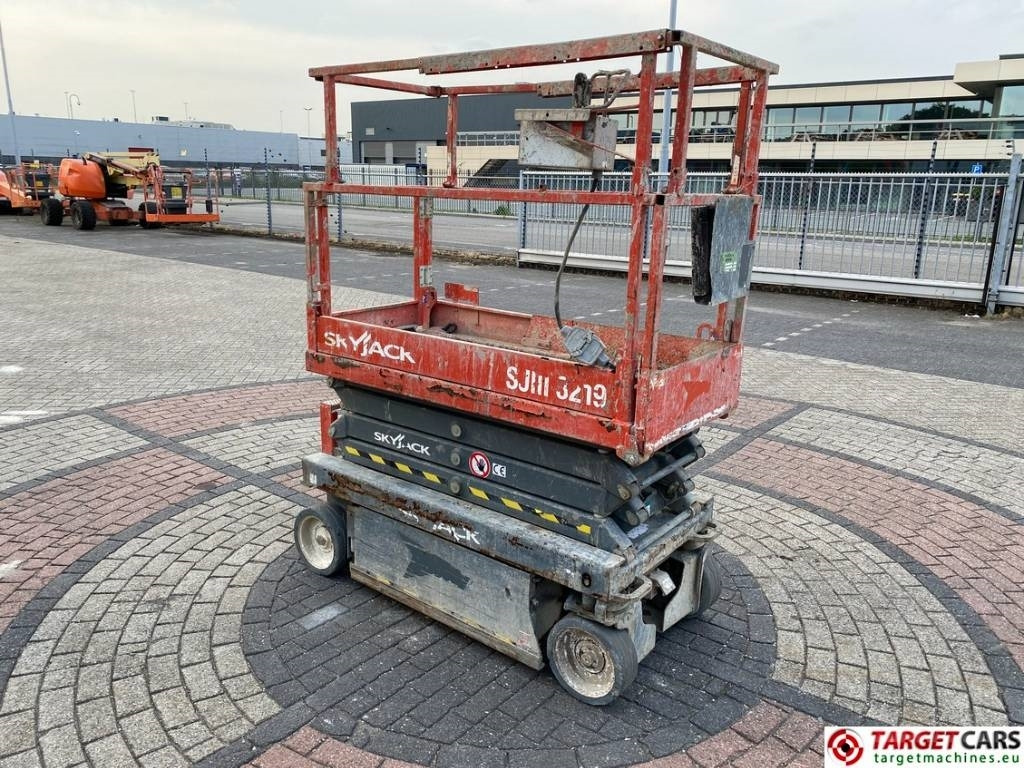 SkyJack SJIII-3219 Electric 3219 Scissor Work Lift 780cm - Makasli platform: fotoğraf 2 SkyJack SJIII-3219 Electric 3219 Scissor Work Lift 780cm - Makasli platform: fotoğraf 2