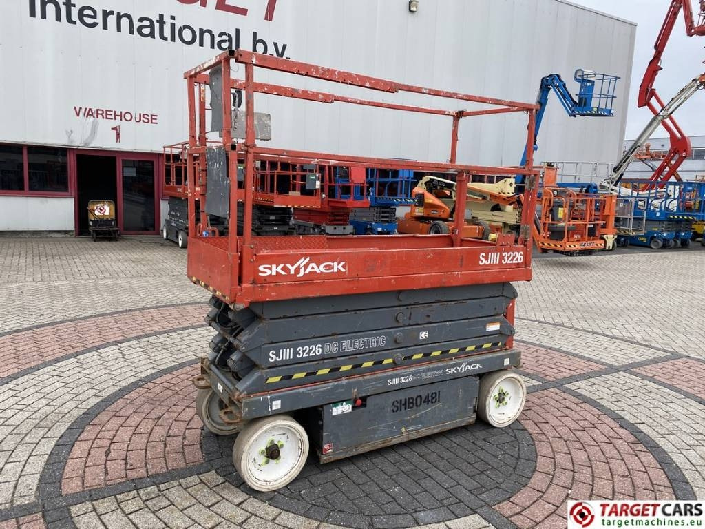 SkyJack SJIII-3226 Electric Scissor Work Lift 990cm - Makasli platform: fotoğraf 1 SkyJack SJIII-3226 Electric Scissor Work Lift 990cm - Makasli platform: fotoğraf 1