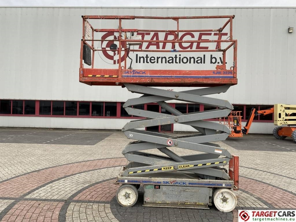 SkyJack SJIII-3226 Electric Scissor Work Lift 990cm - Makasli platform: fotoğraf 5 SkyJack SJIII-3226 Electric Scissor Work Lift 990cm - Makasli platform: fotoğraf 5