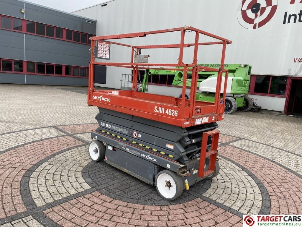 SkyJack SJIII-4626 Electric 4626 Scissor Work Lift 990cm  - Makasli platform: fotoğraf 4 SkyJack SJIII-4626 Electric 4626 Scissor Work Lift 990cm  - Makasli platform: fotoğraf 4