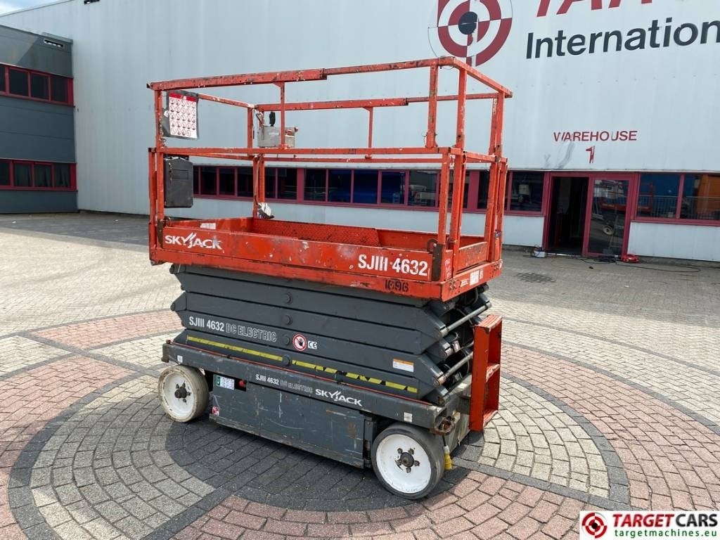 SkyJack SJIII-4632 Electric 4632 Scissor Work Lift 1170cm - Makasli platform: fotoğraf 4 SkyJack SJIII-4632 Electric 4632 Scissor Work Lift 1170cm - Makasli platform: fotoğraf 4