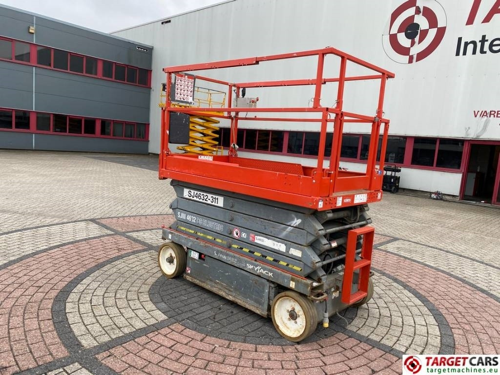 SkyJack SJIII-4632 Electric 4632 Scissor Work Lift 1170cm - Makasli platform: fotoğraf 4 SkyJack SJIII-4632 Electric 4632 Scissor Work Lift 1170cm - Makasli platform: fotoğraf 4