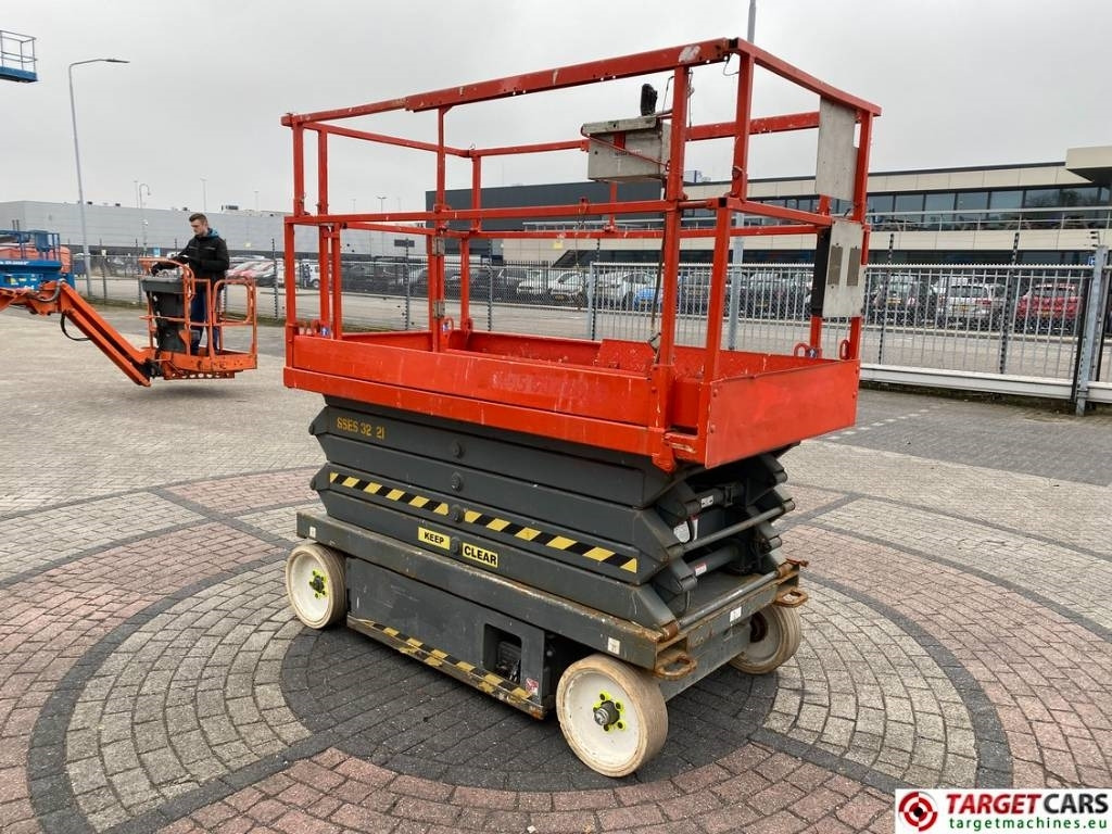 SkyJack SJIII-4632 Electric 4632 Scissor Work Lift 1170cm - Makasli platform: fotoğraf 2 SkyJack SJIII-4632 Electric 4632 Scissor Work Lift 1170cm - Makasli platform: fotoğraf 2