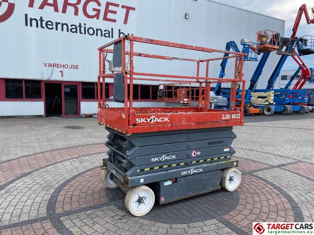 SkyJack SJIII-4632 Electric 4632 Scissor Work Lift 1170cm - Makasli platform: fotoğraf 1 SkyJack SJIII-4632 Electric 4632 Scissor Work Lift 1170cm - Makasli platform: fotoğraf 1