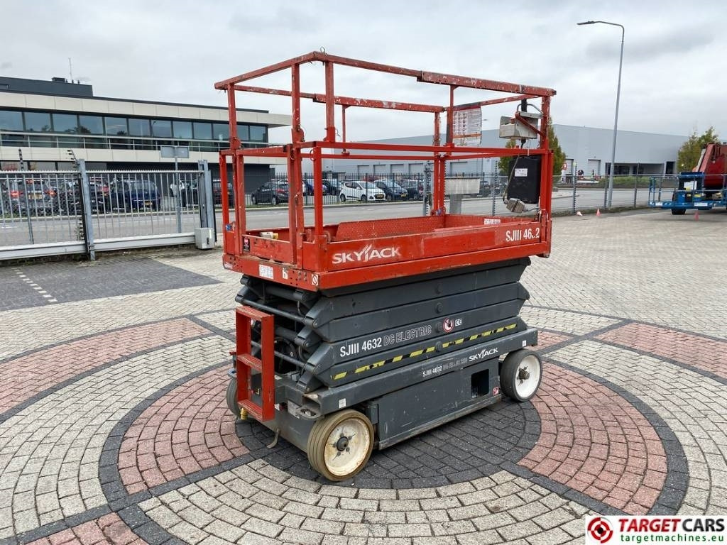 SkyJack SJIII-4632 Electric 4632 Scissor Work Lift 1170cm - Makasli platform: fotoğraf 3 SkyJack SJIII-4632 Electric 4632 Scissor Work Lift 1170cm - Makasli platform: fotoğraf 3