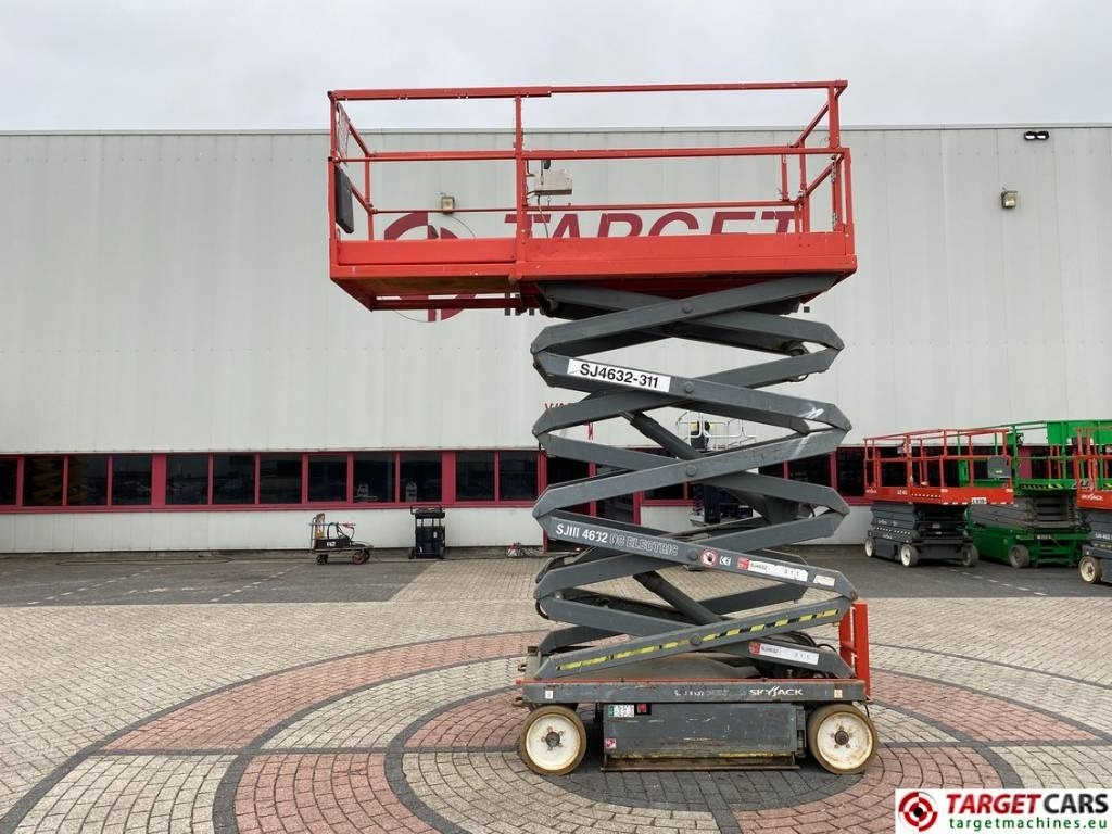 SkyJack SJIII-4632 Electric 4632 Scissor Work Lift 1170cm - Makasli platform: fotoğraf 5 SkyJack SJIII-4632 Electric 4632 Scissor Work Lift 1170cm - Makasli platform: fotoğraf 5