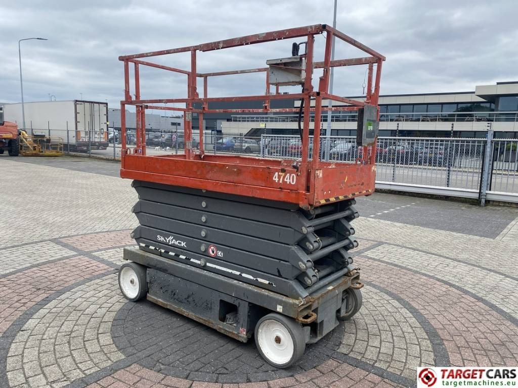 SkyJack SJIII-4740 Electric Scissor Work Lift 1380cm - Makasli platform: fotoğraf 2 SkyJack SJIII-4740 Electric Scissor Work Lift 1380cm - Makasli platform: fotoğraf 2