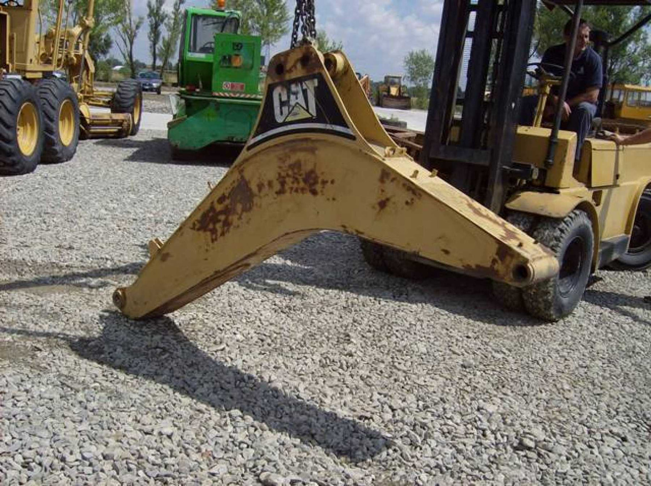 Caterpillar 438C BRACCIO POSTERIORE - Bom - İş makinaları: fotoğraf 1 Caterpillar 438C BRACCIO POSTERIORE - Bom - İş makinaları: fotoğraf 1