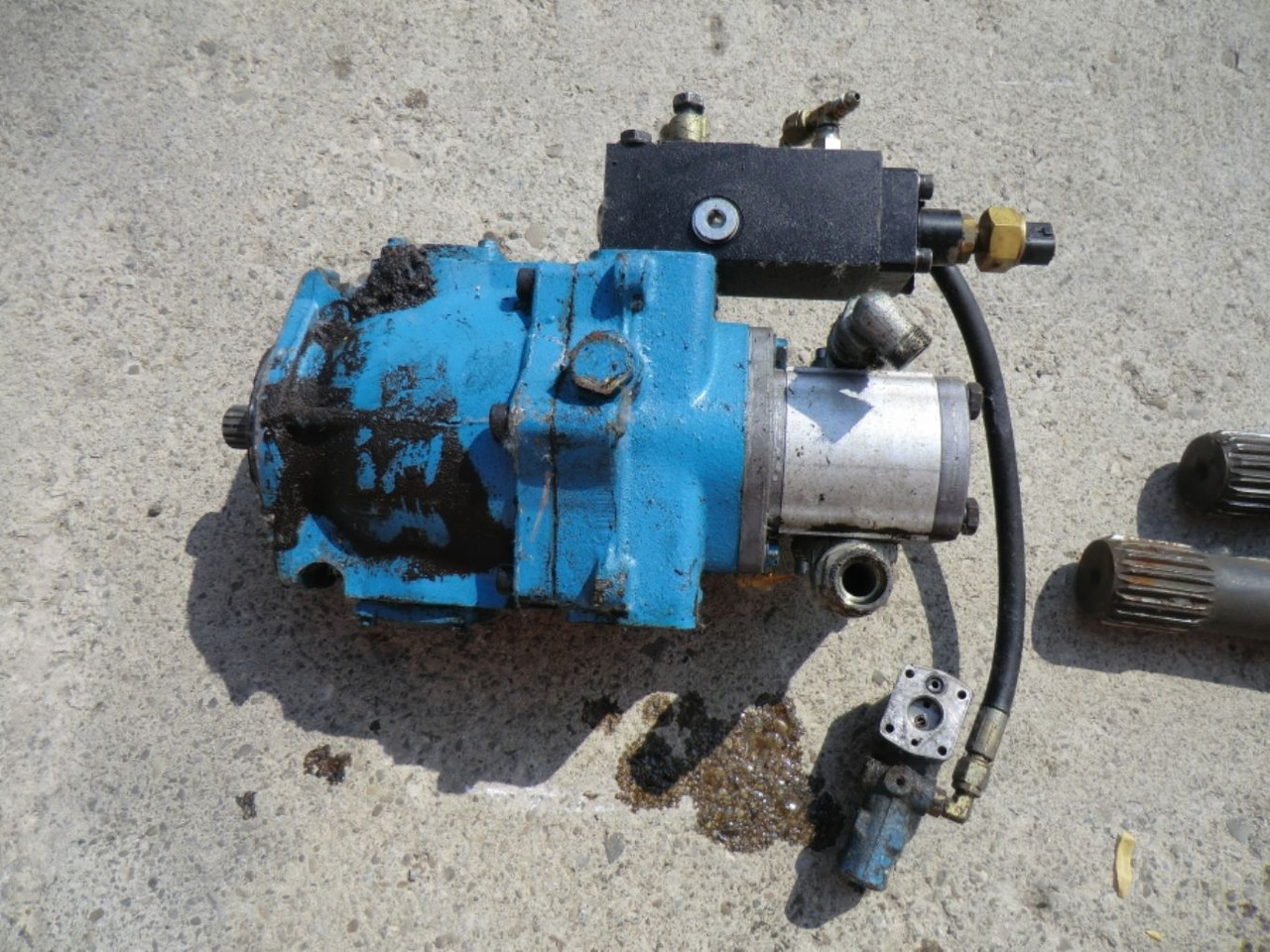 VOLVO L120C ALBERO, SENSORE E POMPA - Transmisyon - İş makinaları: fotoğraf 1 VOLVO L120C ALBERO, SENSORE E POMPA - Transmisyon - İş makinaları: fotoğraf 1