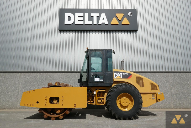 Caterpillar CP76 - Silindir makinesi: fotoğraf 1 Caterpillar CP76 - Silindir makinesi: fotoğraf 1