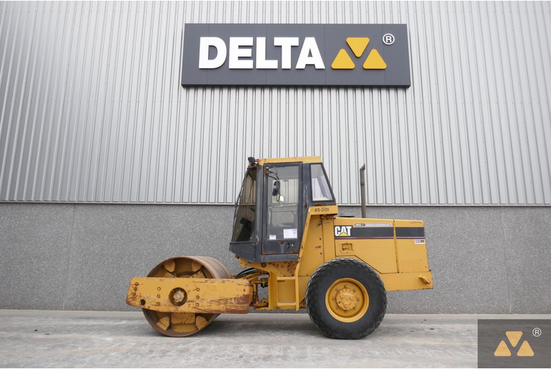 Caterpillar CS433C - Silindir makinesi: fotoğraf 1 Caterpillar CS433C - Silindir makinesi: fotoğraf 1