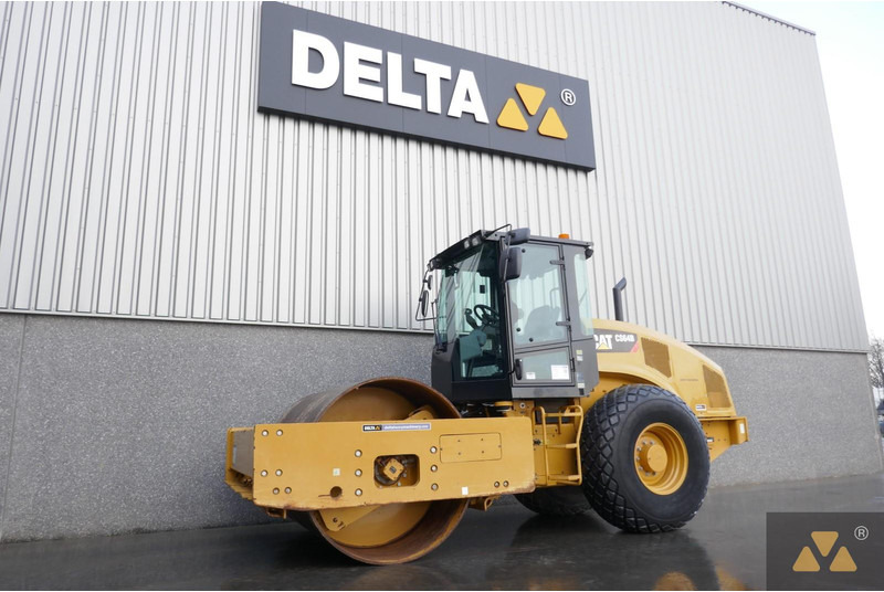 Caterpillar CS64B - Silindir makinesi: fotoğraf 4 Caterpillar CS64B - Silindir makinesi: fotoğraf 4