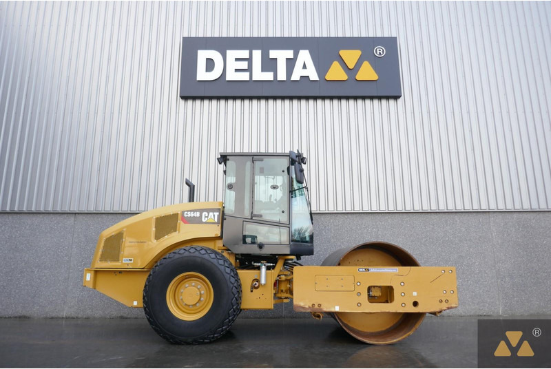 Caterpillar CS64B - Silindir makinesi: fotoğraf 2 Caterpillar CS64B - Silindir makinesi: fotoğraf 2