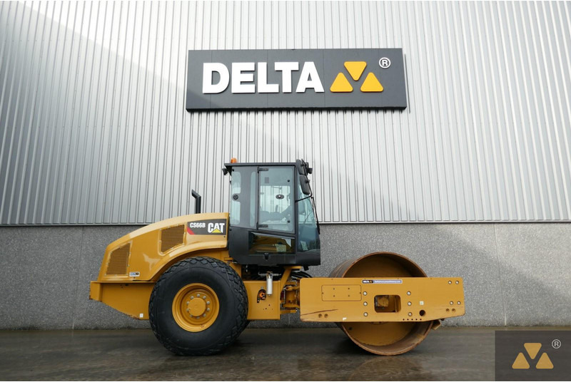 Caterpillar CS66B - Silindir makinesi: fotoğraf 2 Caterpillar CS66B - Silindir makinesi: fotoğraf 2