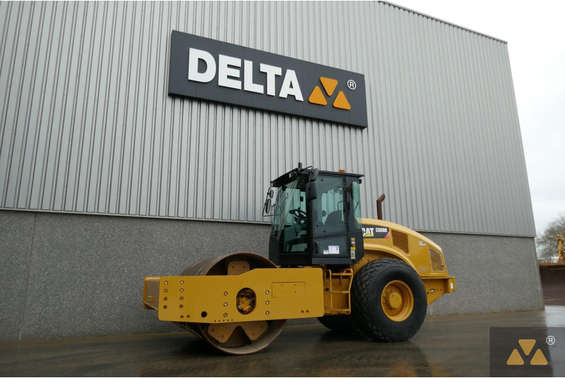 Caterpillar CS68B - Silindir makinesi: fotoğraf 4 Caterpillar CS68B - Silindir makinesi: fotoğraf 4