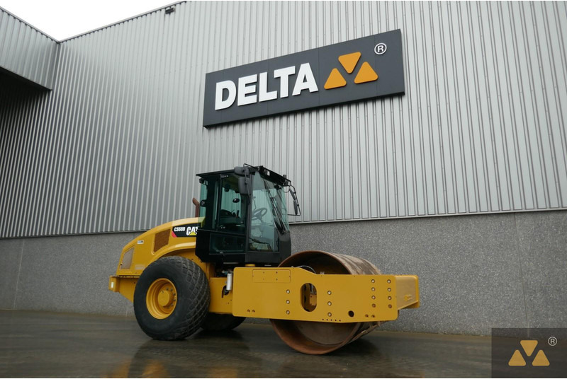 Caterpillar CS68B - Silindir makinesi: fotoğraf 3 Caterpillar CS68B - Silindir makinesi: fotoğraf 3