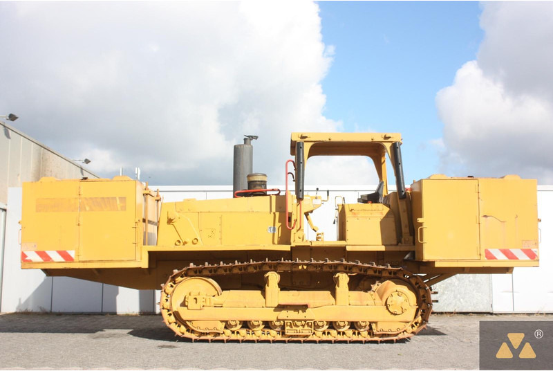 Caterpillar D6E Fuel tanker - Tanker kamyon: fotoğraf 1 Caterpillar D6E Fuel tanker - Tanker kamyon: fotoğraf 1