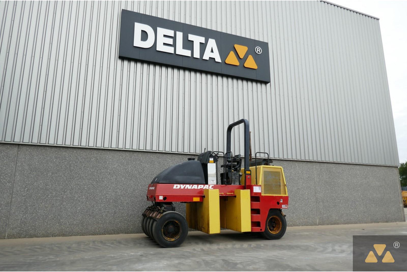 Dynapac CP142 - Lastik tekerlekli silindir: fotoğraf 4 Dynapac CP142 - Lastik tekerlekli silindir: fotoğraf 4