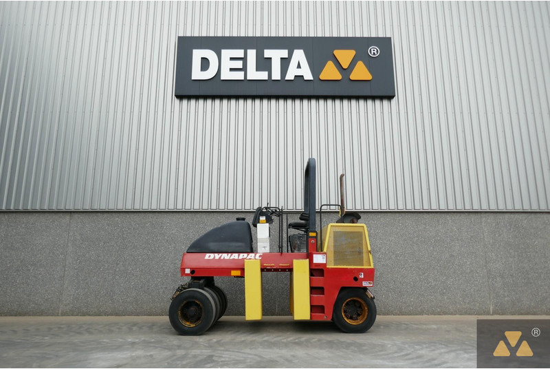 Dynapac CP142 - Lastik tekerlekli silindir: fotoğraf 1 Dynapac CP142 - Lastik tekerlekli silindir: fotoğraf 1