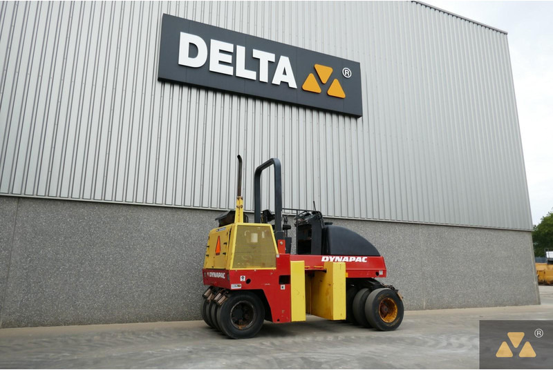 Dynapac CP142 - Lastik tekerlekli silindir: fotoğraf 5 Dynapac CP142 - Lastik tekerlekli silindir: fotoğraf 5