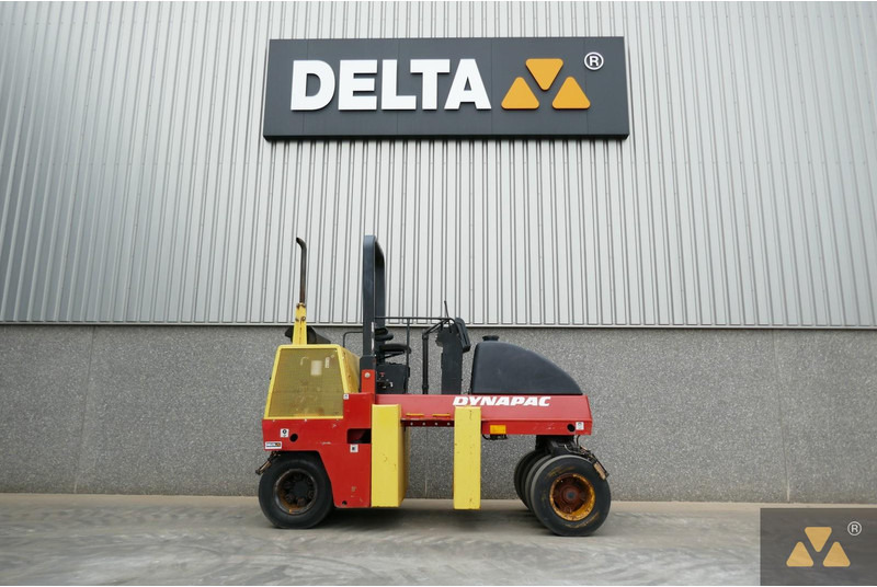 Dynapac CP142 - Lastik tekerlekli silindir: fotoğraf 2 Dynapac CP142 - Lastik tekerlekli silindir: fotoğraf 2