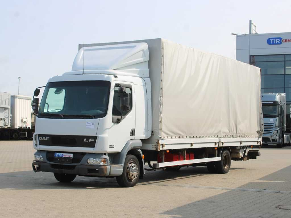 DAF FA LF 45.220, EURO 3, SIDEWALLS, TAIL LIFT - Tenteli kamyon: fotoğraf 1 DAF FA LF 45.220, EURO 3, SIDEWALLS, TAIL LIFT - Tenteli kamyon: fotoğraf 1