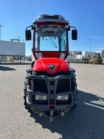 Antonio Carraro SRX 5800 TORA REDCAB, YANMAR; RADIO; KLIMA; RevGuide - Traktör: fotoğraf 3 Antonio Carraro SRX 5800 TORA REDCAB, YANMAR; RADIO; KLIMA; RevGuide - Traktör: fotoğraf 3