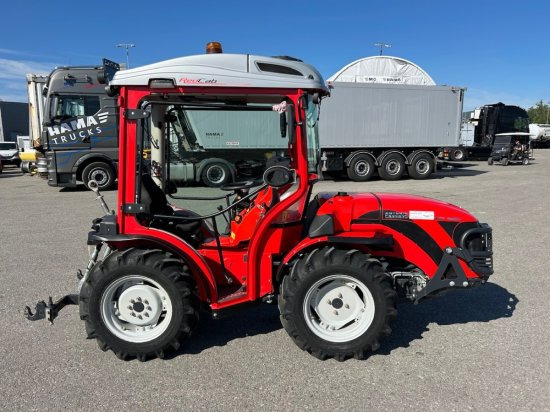 Antonio Carraro SRX 5800 TORA REDCAB, YANMAR; RADIO; KLIMA; RevGuide - Traktör: fotoğraf 5 Antonio Carraro SRX 5800 TORA REDCAB, YANMAR; RADIO; KLIMA; RevGuide - Traktör: fotoğraf 5