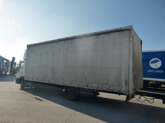 MAN LE 8.220 4x2 BL Planenaufbau + Anhänger Komplettzug - Tenteli kamyon: fotoğraf 4 MAN LE 8.220 4x2 BL Planenaufbau + Anhänger Komplettzug - Tenteli kamyon: fotoğraf 4
