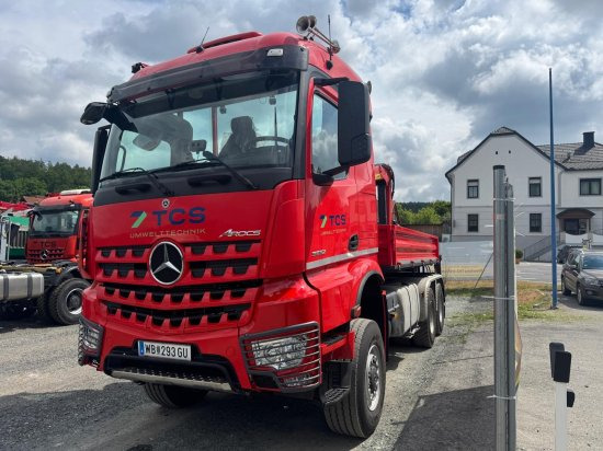 Mercedes-Benz AROCS 3552 963-2F Epsilon M100L86 Kran ? Leistungsstarker Holzladekran mit hoher Reichweite - Vinçli kamyon: fotoğraf 1 Mercedes-Benz AROCS 3552 963-2F Epsilon M100L86 Kran ? Leistungsstarker Holzladekran mit hoher Reichweite - Vinçli kamyon: fotoğraf 1