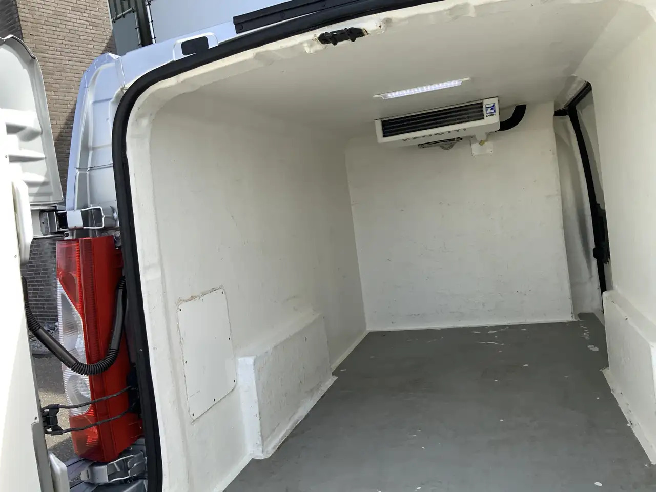 Citroen Jumpy 2.0 HDI L2H1 Koelauto werkt 100% Dag & Nacht Airco - Frigorifik kamyonet: fotoğraf 5 Citroen Jumpy 2.0 HDI L2H1 Koelauto werkt 100% Dag & Nacht Airco - Frigorifik kamyonet: fotoğraf 5
