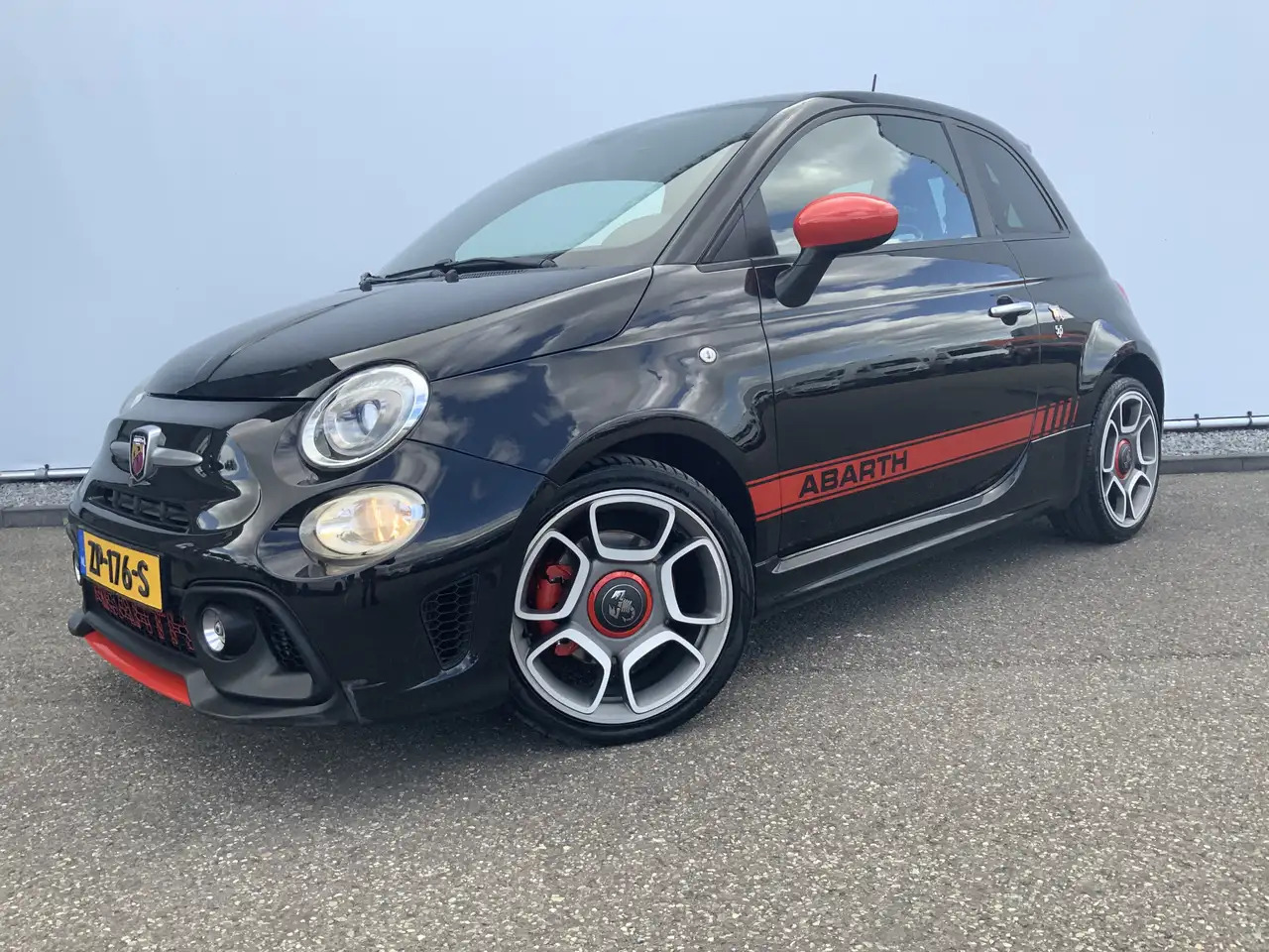 Fiat 500C Abarth 1.4 T-Jet 595 Automaat Euro 6 - Cabrio araba: fotoğraf 1 Fiat 500C Abarth 1.4 T-Jet 595 Automaat Euro 6 - Cabrio araba: fotoğraf 1