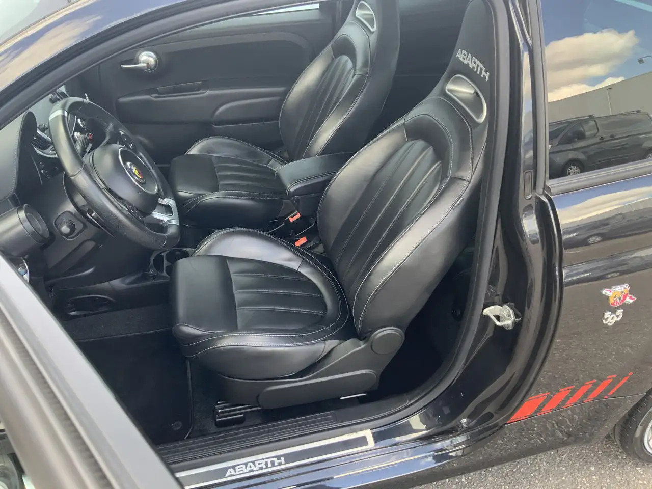 Fiat 500C Abarth 1.4 T-Jet 595 Automaat Euro 6 - Binek araba: fotoğraf 5 Fiat 500C Abarth 1.4 T-Jet 595 Automaat Euro 6 - Binek araba: fotoğraf 5