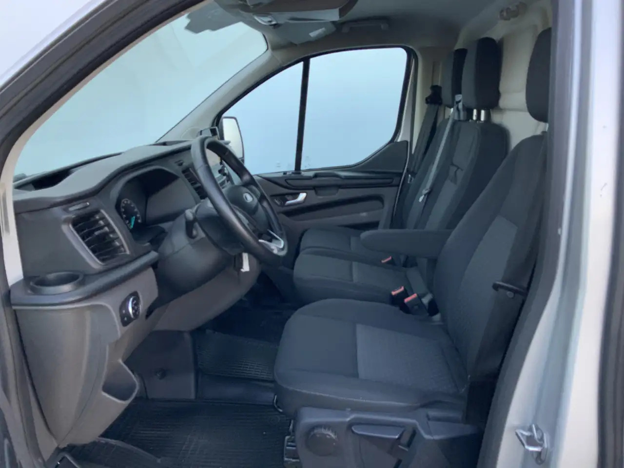 Ford Transit Custom 300 2.0 TDCI L1H1 Limited Airco Cruise Camera 3 Zi - Panelvan: fotoğraf 4 Ford Transit Custom 300 2.0 TDCI L1H1 Limited Airco Cruise Camera 3 Zi - Panelvan: fotoğraf 4