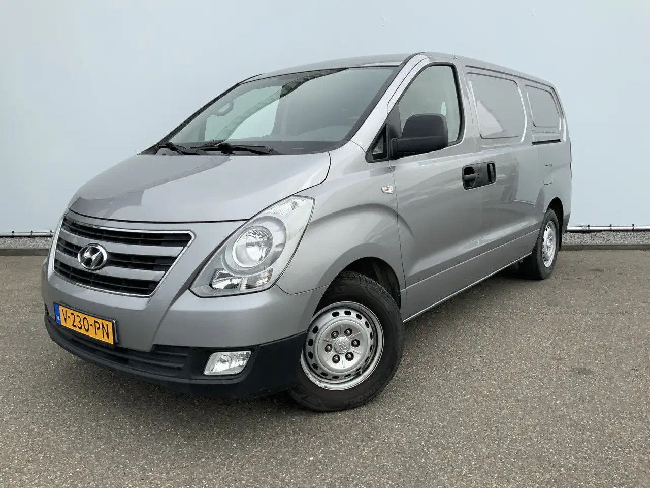 Hyundai H 300 2.5 CRDi Dynamic Airco Cruise 3 Zits Trekhaak 2300 - Panelvan: fotoğraf 1 Hyundai H 300 2.5 CRDi Dynamic Airco Cruise 3 Zits Trekhaak 2300 - Panelvan: fotoğraf 1