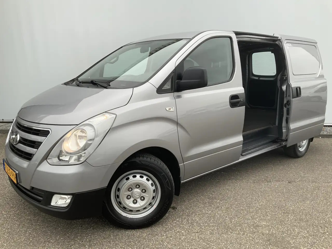 Hyundai H 300 2.5 CRDi Dynamic Dub Schuifdeur Airco Navi 3 Zits - Panelvan: fotoğraf 2 Hyundai H 300 2.5 CRDi Dynamic Dub Schuifdeur Airco Navi 3 Zits - Panelvan: fotoğraf 2