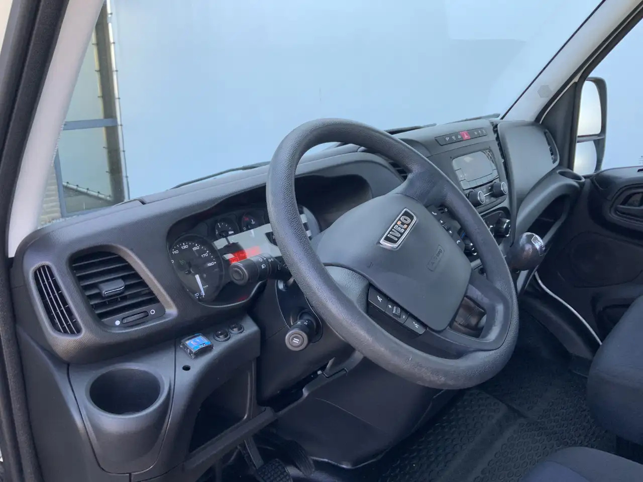 Iveco 40C18 B.E Trekker Airco Cruise 3 Zits Euro 6 180 - Mini çekici: fotoğraf 5 Iveco 40C18 B.E Trekker Airco Cruise 3 Zits Euro 6 180 - Mini çekici: fotoğraf 5
